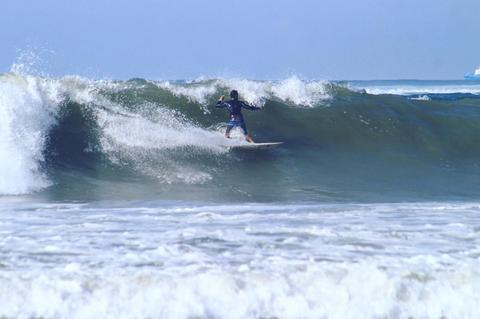 Surfing Lesson for Beginners Indonesia