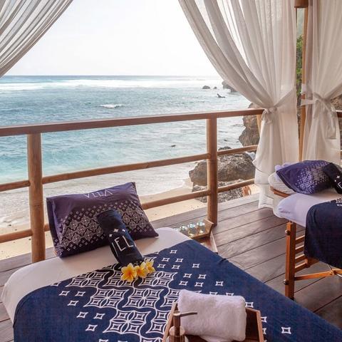 Beach Club and Uluwatu Temple Indonesia