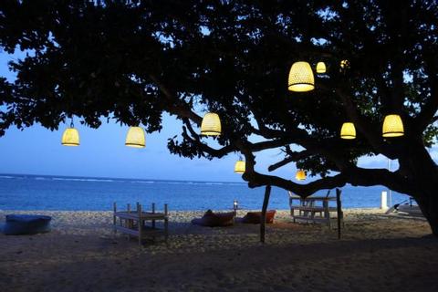 Romantic Cave Beach Dinner Indonesia