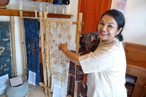 Threads of Life Introductory Textile Tour Indonesia