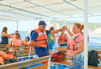 Boat Adventure through the Bays of Huatulco photo 4