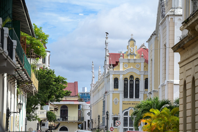 Half Day Panama Canal and City Tour Photo