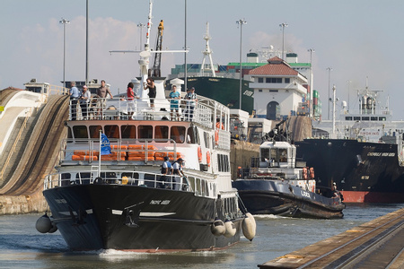 Panama Canal Partial Tour - Southbound Transit