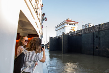Tour Pacific Queen en el Canal de Panamá photo 4