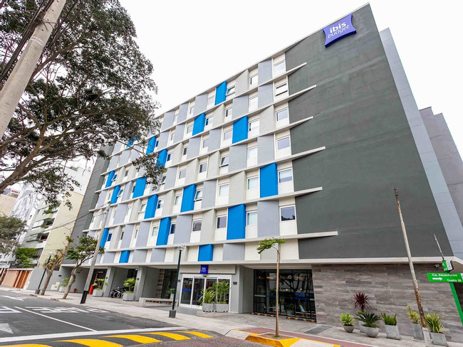 Ibis Budget Alcanfores Lima Miraflores photo