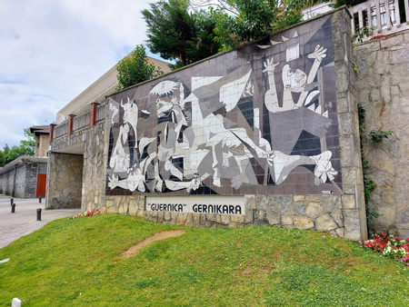 Picassoren “Gernika” horma-irudia