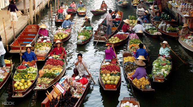 Half Day Maeklong Train Market & Damnoen Saduak Floating Market photo