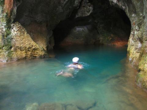 Cueva Actun Tunichil Muknal Belize