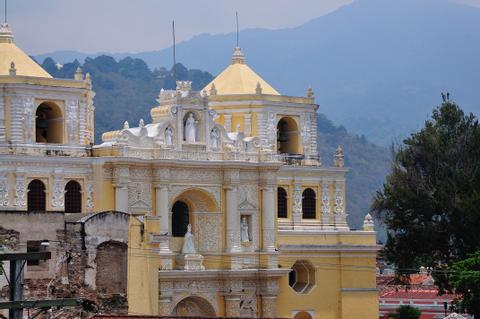 Cena en Antigua y espectáculo Guatemala