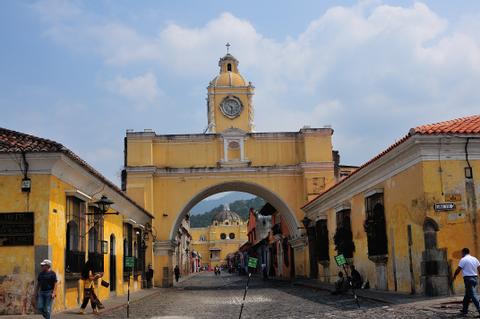 Cena en Antigua y espectáculo