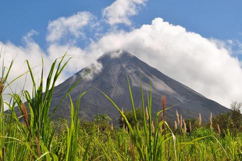 Caminata histórica volcán Arenal y aguas termales Los Perdidos Costa Rica