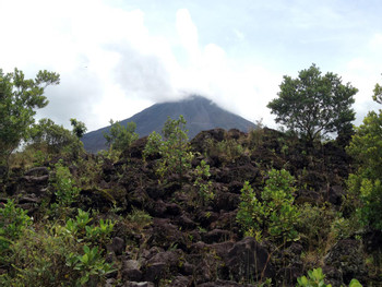 Caminata histórica al Volcán Arenal y aguas termales Baldi photo 3