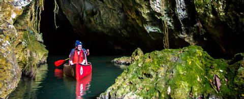 Tour por la Cueva Barton Creek Belize