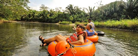 Aventura en Canoa por las Cuevas en el Río Macal