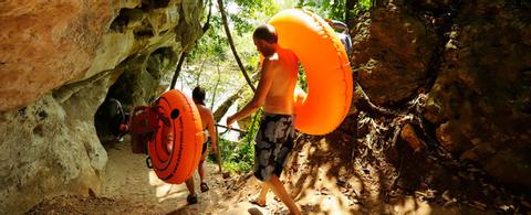 Tubing en las Cuevas Branch