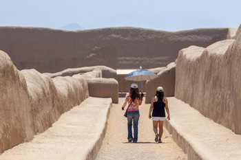 Tour Chan Chan, Huaca El Dragón y Huanchaco photo 3