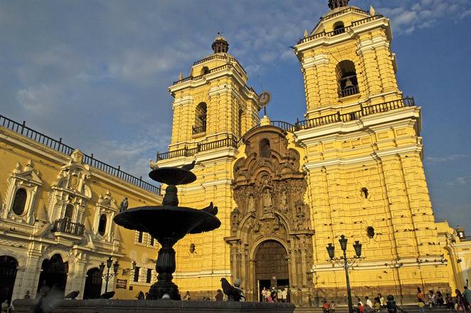 City Night and Dinner and Show, Peru