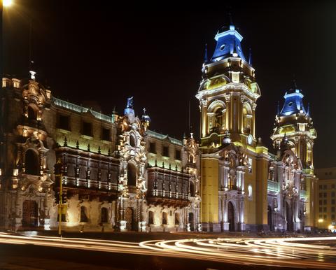City Night and Dinner and Show Peru