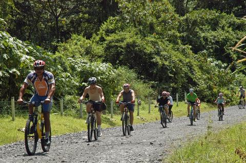 Combinación de kayak y ciclismo en el Lago Arenal Costa Rica