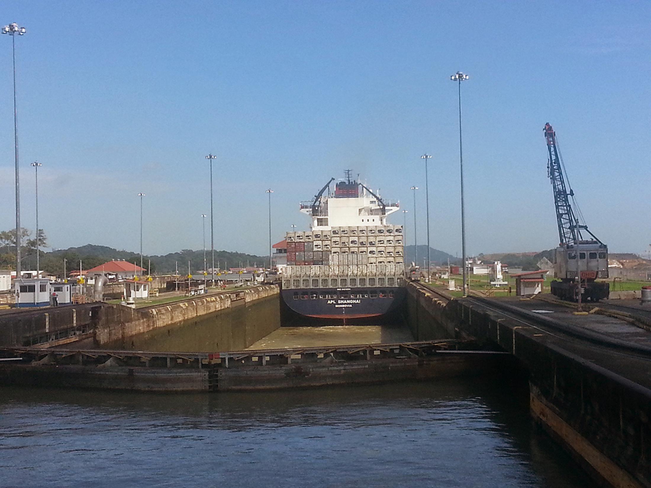 transit the panama canal by yacht