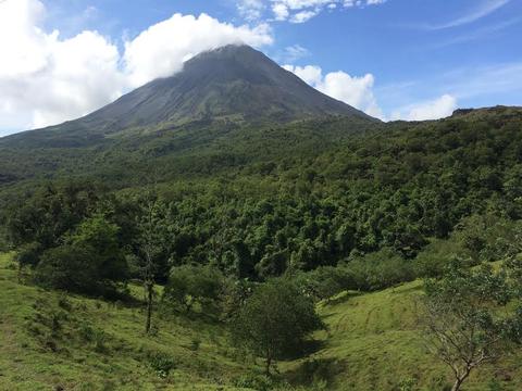 Senderos del Mirador El Silencio y Baldi Hot Springs Costa Rica