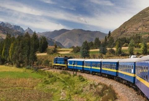 Viaje en tren: Ollantaytambo hacia Aguas Calientes Peru