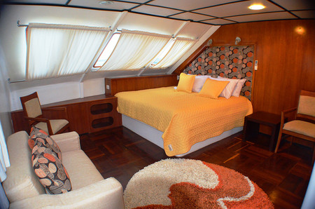 FC Anahí Cruise Galápagos Islands photo 3