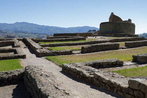 Transfer from Baños to Cuenca with visit Ingapirca for one hour.