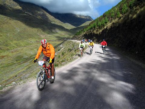 Mountain Biking Yuncaypata Peru
