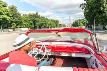 Convertible Classic Car City Tour + Colonial Walking Tour