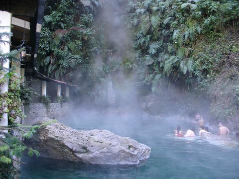 Aguas Termales y Aldeas Indígenas