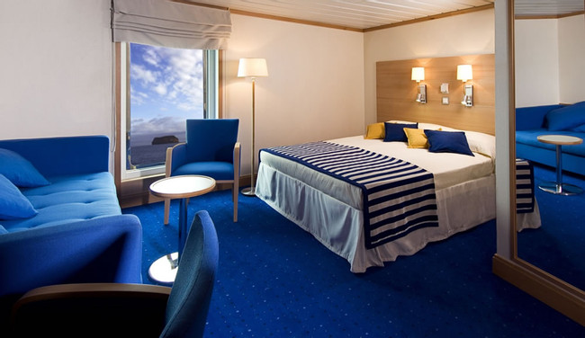 Luxury La Pinta Cruise Galápagos Islands photo