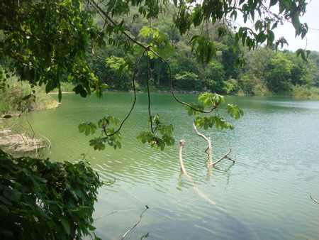 Lake Petén Itzá Zoo and Actún Kan Caves Tour photo 2