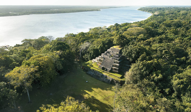 Templo Maya Lamanai y Río Nuevo Safari Photo