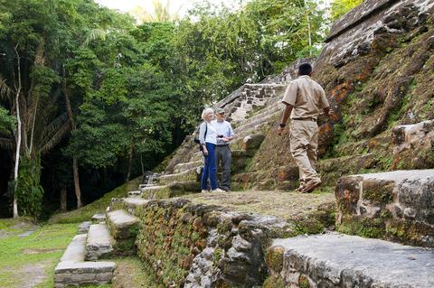 Tour de Medio Día en las Ruinas Lamanai Belize