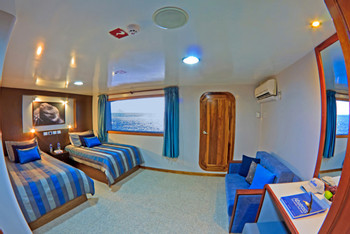 Luxury Ocean Spray Cruise Galápagos Islands photo 3