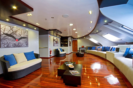 Luxury Ocean Spray Cruise Galápagos Islands photo 2