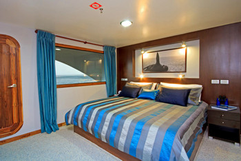 Luxury Ocean Spray Cruise Galápagos Islands photo 4