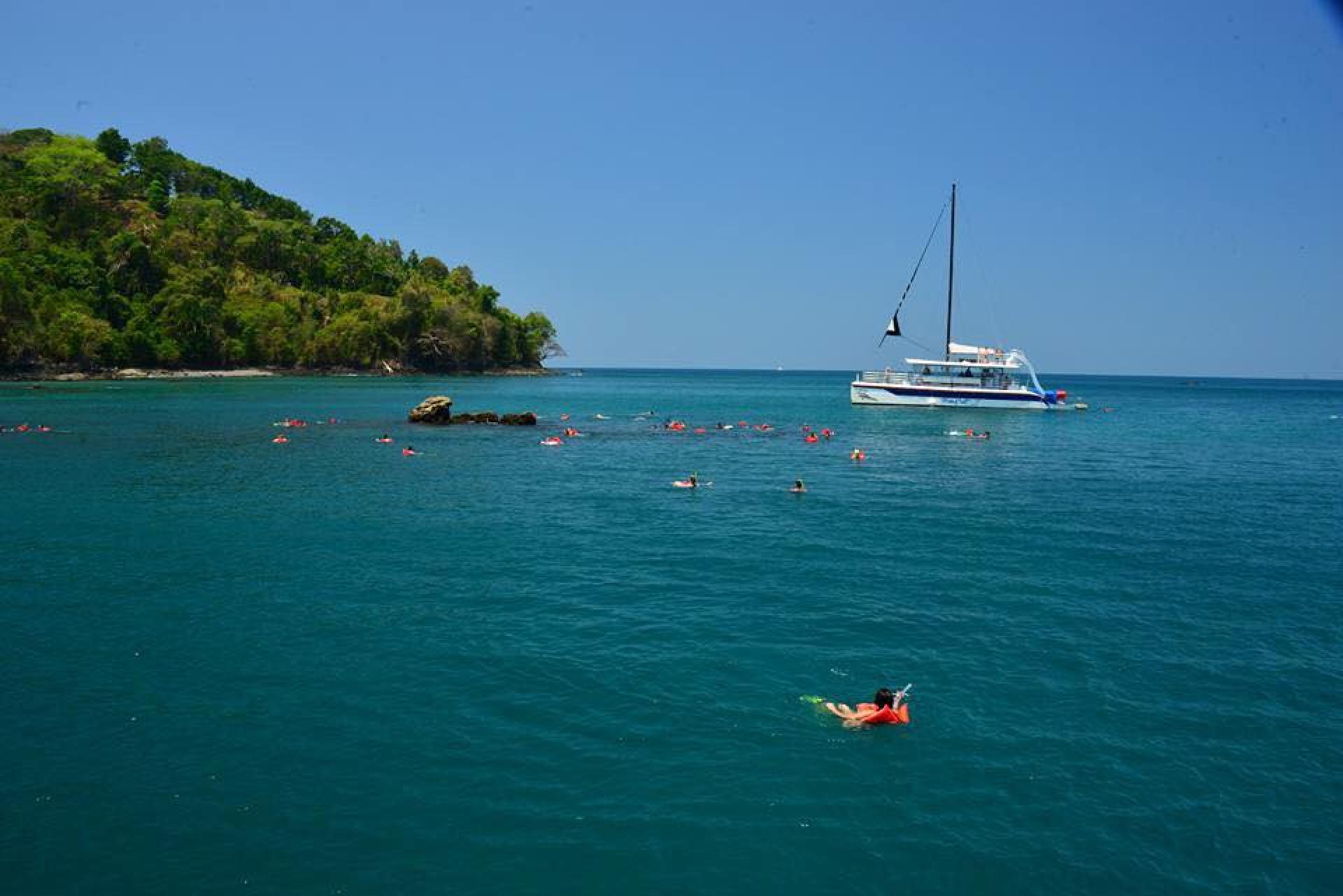 Manuel Antonio Catamaran Tour - Costa Rica