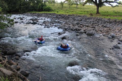 Tubing en Río Celeste