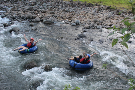 Tubing en Río Celeste photo 2