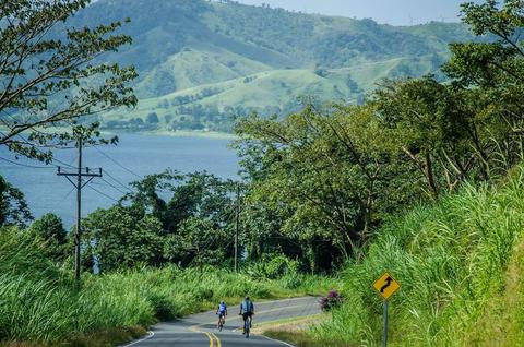 Tour en bicicleta alrededor del Lago Arenal