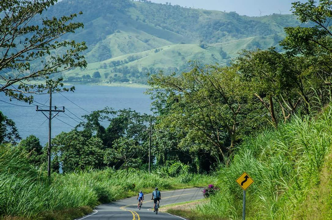 Lake Arenal and El Castillo - Road Cycling Tour photo