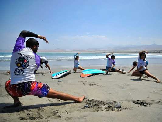 Surf Lessons at Makaha Beach in Lima