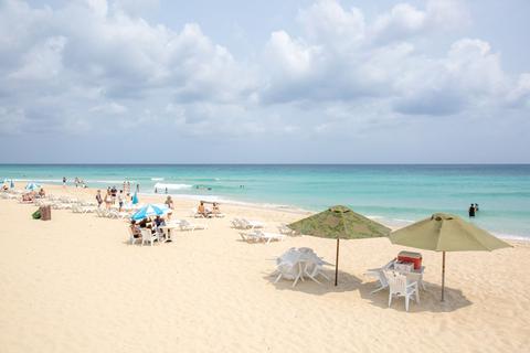 Nade en las Playas del Este Cuba