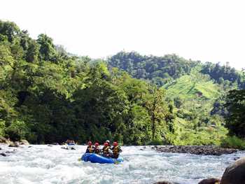 Rafting on the Savegre River