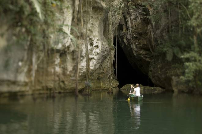 Xunantunich and Barton Creek Cave Tour, Belize