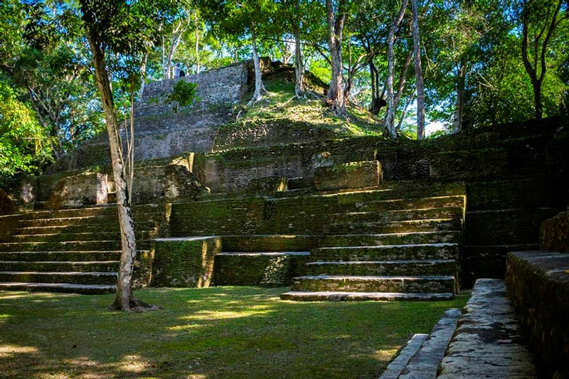 Xunantunich y Cahal Pech photo