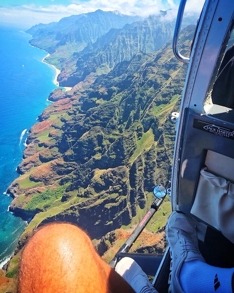 Hawaii: Above the Clouds, Below the Surface