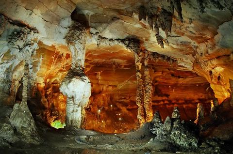 Phong Nha cave - Paradise cave Tour from Dong Hoi Vietnam